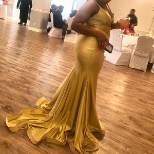 Stretchyyyy! Mermaid style formal dress